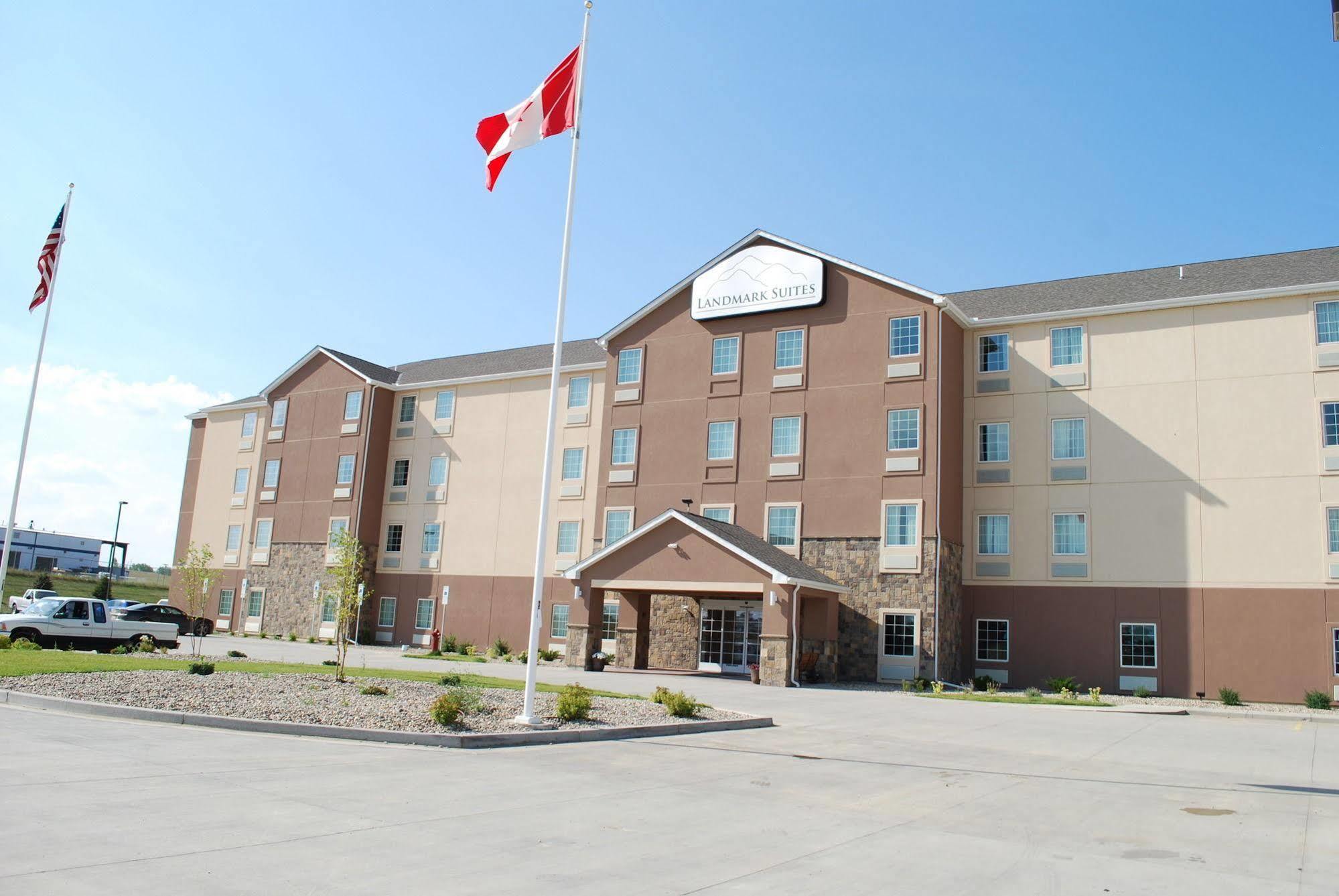 Landmark Suites - Williston Exterior photo